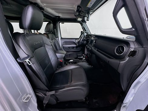 Used 2023 Jeep Wrangler Sahara w/ Cold Weather Group image 31
