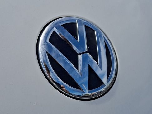 Used 2013 Volkswagen Beetle TDI FWD image 29