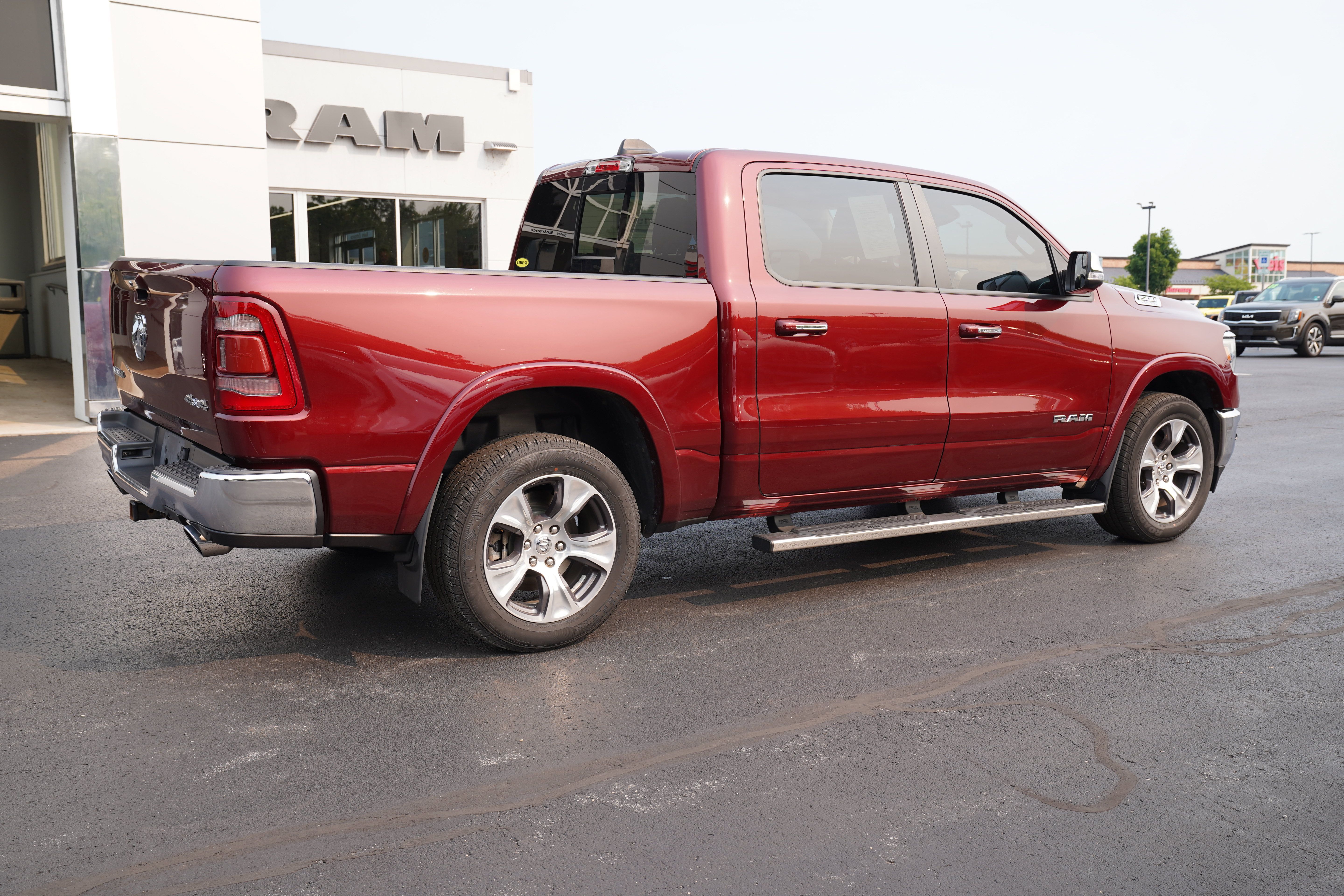 Used 2022 RAM 1500 Laramie AWD/4WD image 3