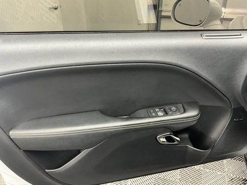 Used 2016 Dodge Challenger SRT Hellcat image 12