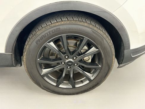 Used 2018 Ford Explorer XLT w/ Equipment Group 202A FWD image 11