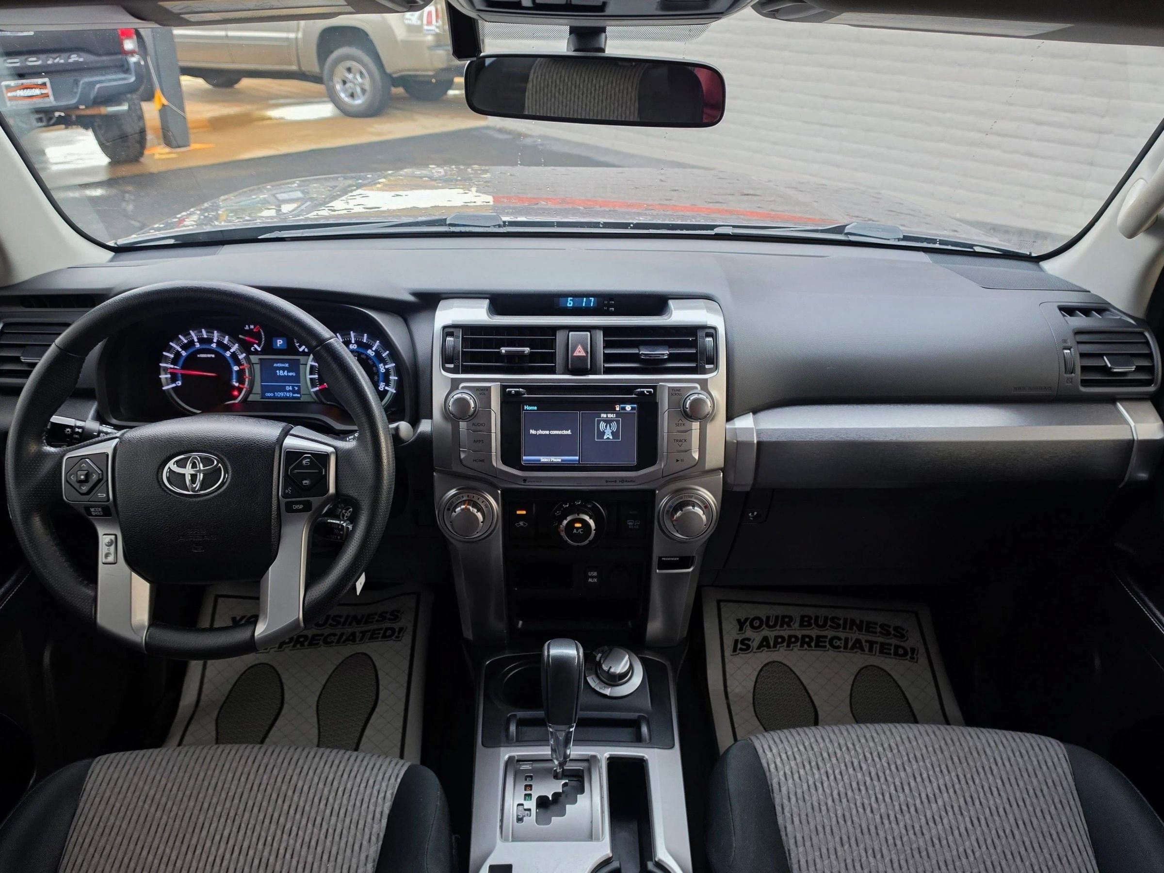 Used 2018 Toyota 4Runner SR5 AWD/4WD image 9