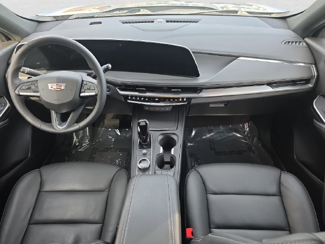 Certified 2024 Cadillac XT4 Luxury w/ Cold Weather Package AWD/4WD image 9