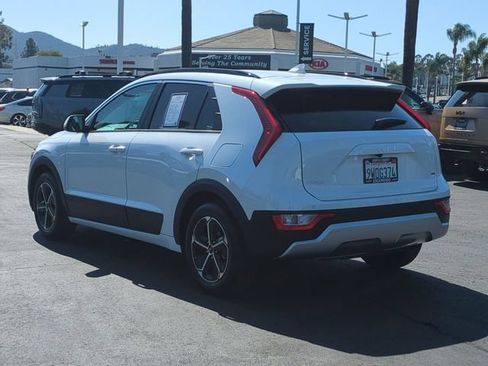 Certified 2025 Kia Niro EX FWD image 5