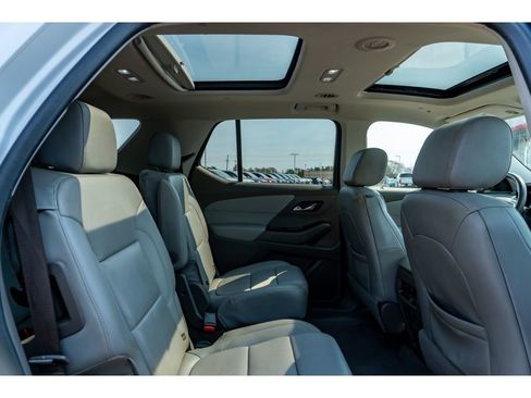 Used 2019 Chevrolet Traverse LT w/ LT Premium Package image 18