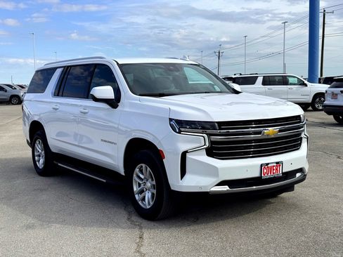 Used 2024 Chevrolet Suburban LT image 4