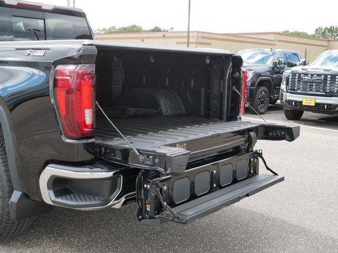 Used 2023 GMC Sierra 1500 SLT w/ SLT Premium Package AWD/4WD image 18