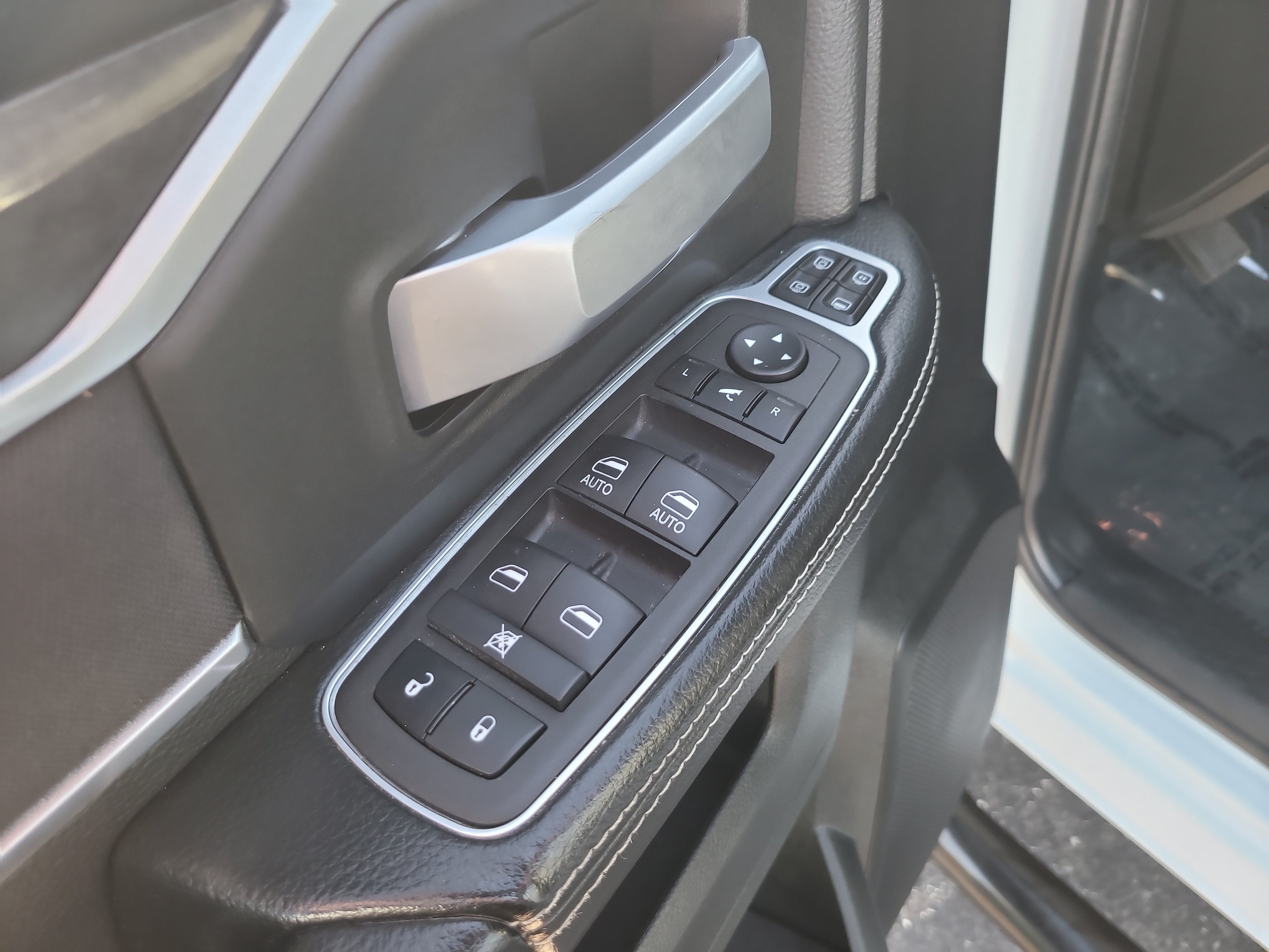 Used 2024 RAM 2500 Big Horn w/ Night Edition AWD/4WD image 17