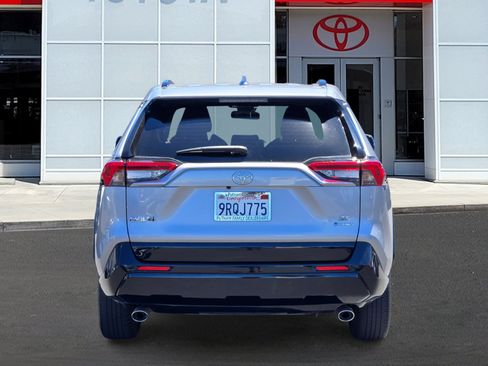 Used 2025 Toyota RAV4 SE w/ Weather & Moonroof Package AWD/4WD image 5