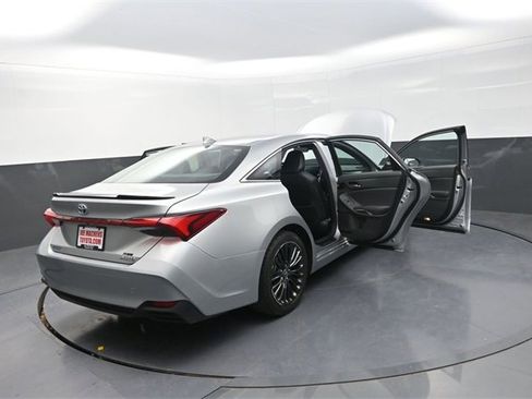 Used 2021 Toyota Avalon XSE image 40