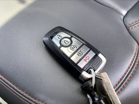 Used 2025 Ford Expedition Active AWD/4WD image 10