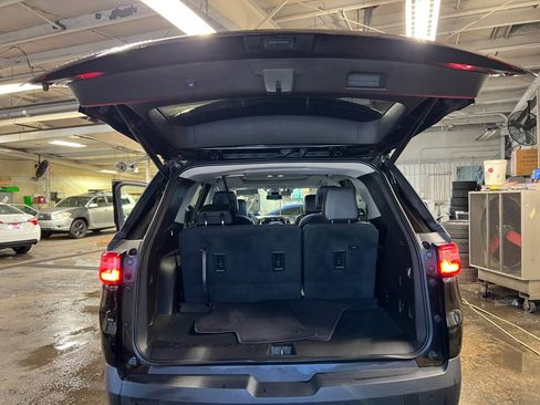 Used 2018 Chevrolet Traverse LT image 19
