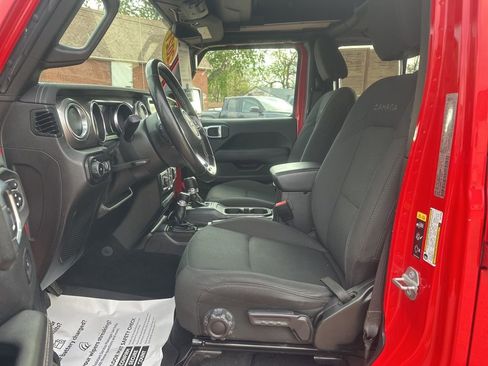 Used 2021 Jeep Wrangler Unlimited Sahara w/ Cold Weather Group AWD/4WD image 16
