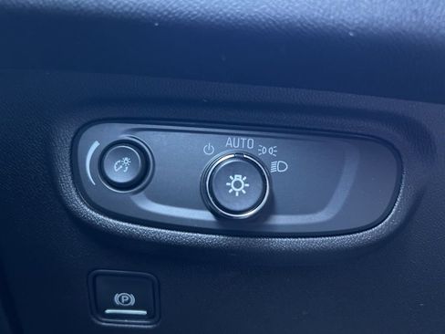 Used 2023 GMC Terrain SLE w/ Driver Convenience Package image 15