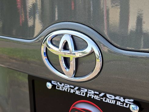 Used 2014 Toyota Camry LE FWD image 29