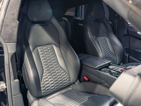 Used 2019 Lamborghini Urus AWD/4WD image 32