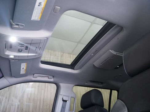 Used 2020 Chevrolet Suburban Premier AWD/4WD image 23