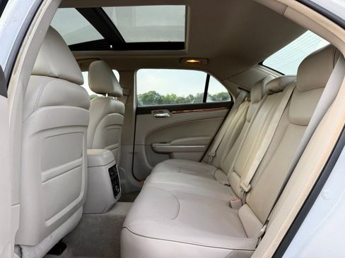 Used 2014 Chrysler 300 C RWD image 23