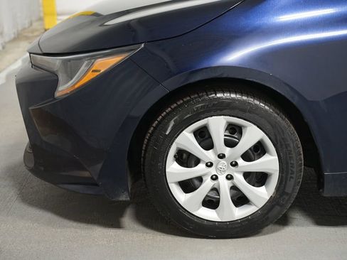 Used 2022 Toyota Corolla LE image 5