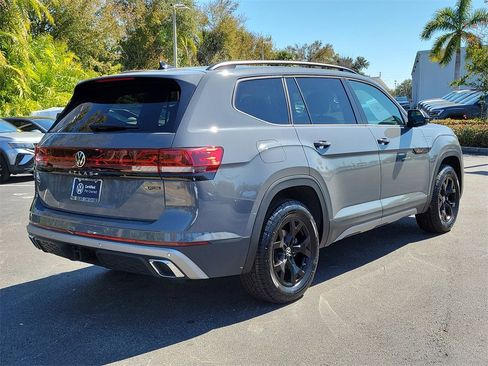 Certified 2025 Volkswagen Atlas Peak Edition SE image 3