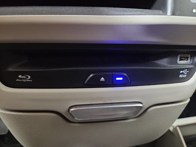 Used 2018 Chrysler Pacifica Touring-L Plus FWD image 25