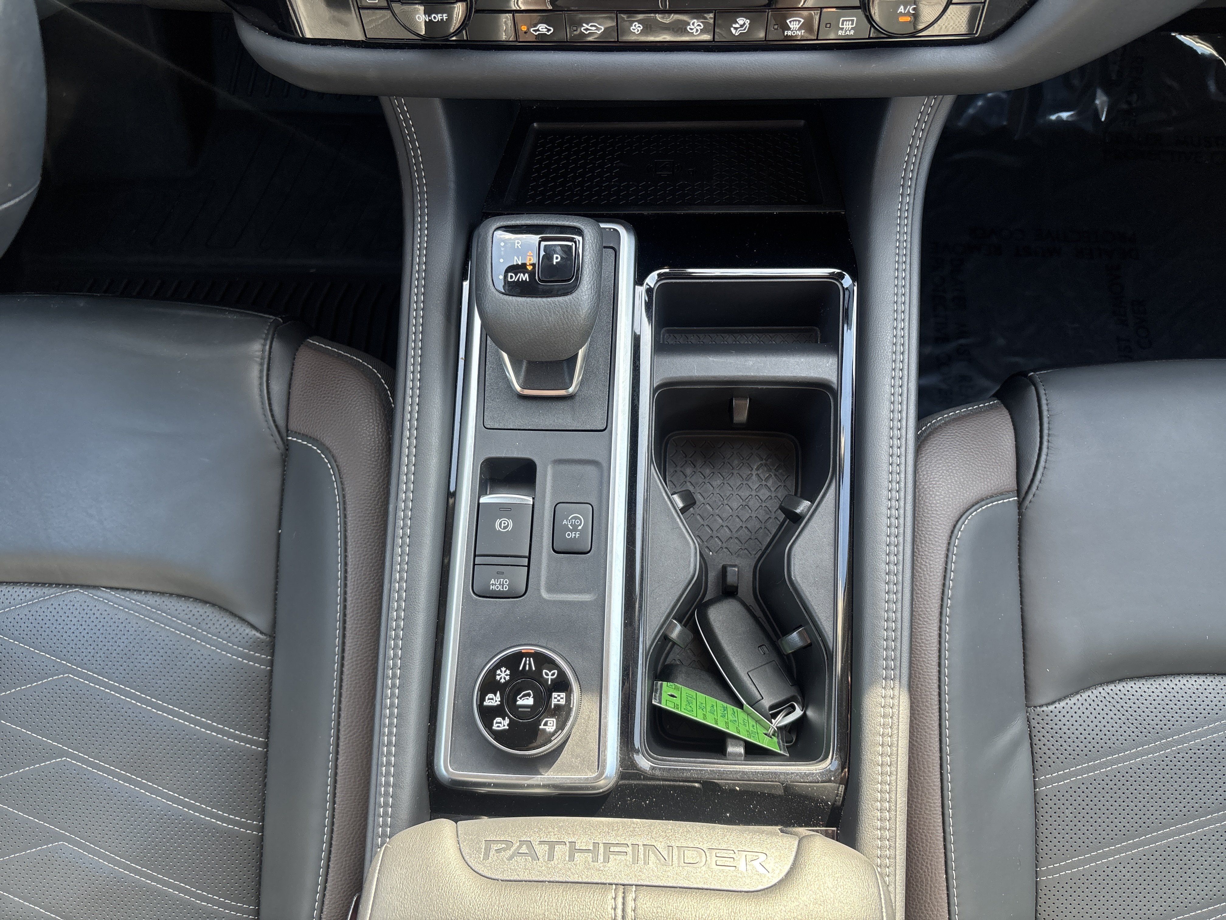 Used 2024 Nissan Pathfinder Platinum AWD/4WD image 14