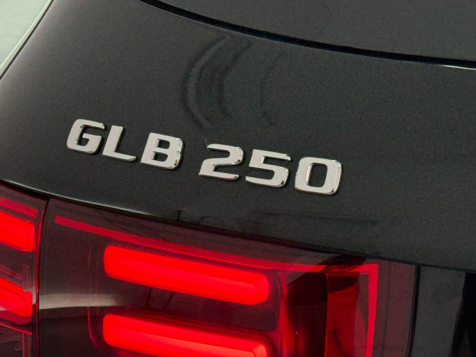 Certified 2024 Mercedes-Benz GLB 250 image 25