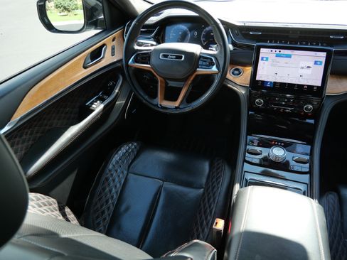 Used 2022 Jeep Grand Cherokee L Summit AWD/4WD image 7
