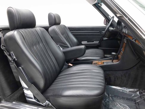 Used 1987 Mercedes-Benz 560 SL image 4