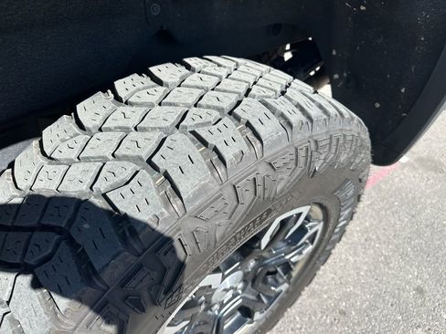 Used 2022 Chevrolet Silverado 1500 ZR2 w/ Technology Package AWD/4WD image 9