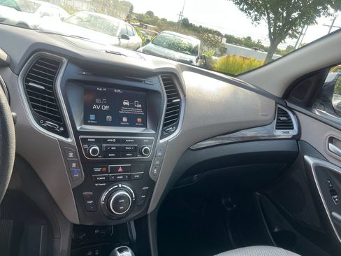 Used 2018 Hyundai Santa Fe SE FWD image 14