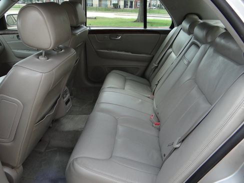 Used 2007 Cadillac DTS Luxury I w/ Sun And Sound Package image 32