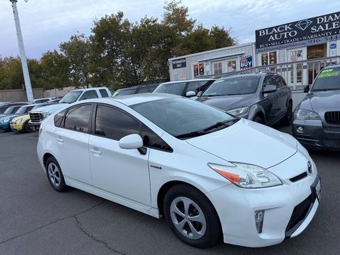 Used 2014 Toyota Prius Three image 8