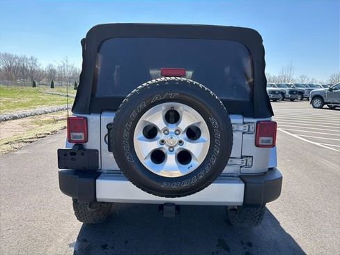Used 2014 Jeep Wrangler Unlimited Sahara w/ Connectivity Group AWD/4WD image 8