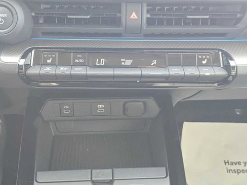Used 2025 Toyota Prius XLE image 27