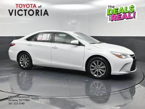 Used 2017 Toyota Camry XLE w/ Moonroof Package FWD image 1