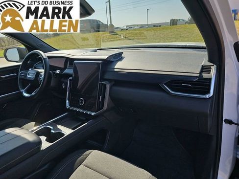 Used 2025 GMC Acadia Elevation image 29