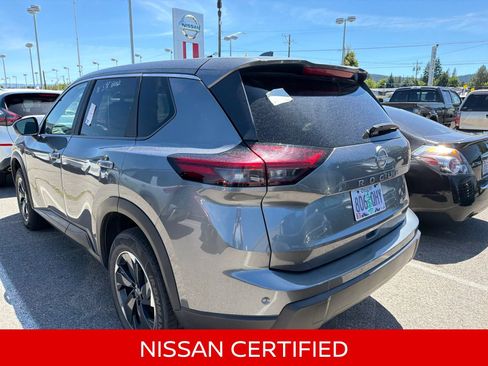Certified 2025 Nissan Rogue SV AWD/4WD image 9