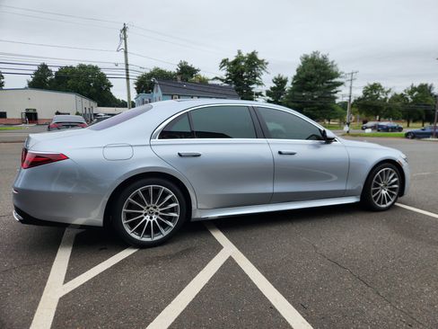 Used 2022 Mercedes-Benz S 500 4MATIC w/ AMG Line Package image 11