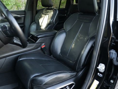 Used 2022 Jeep Grand Cherokee Overland w/ Luxury Tech Group IV image 27