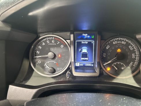 Used 2022 Toyota Tacoma TRD Off-Road image 24