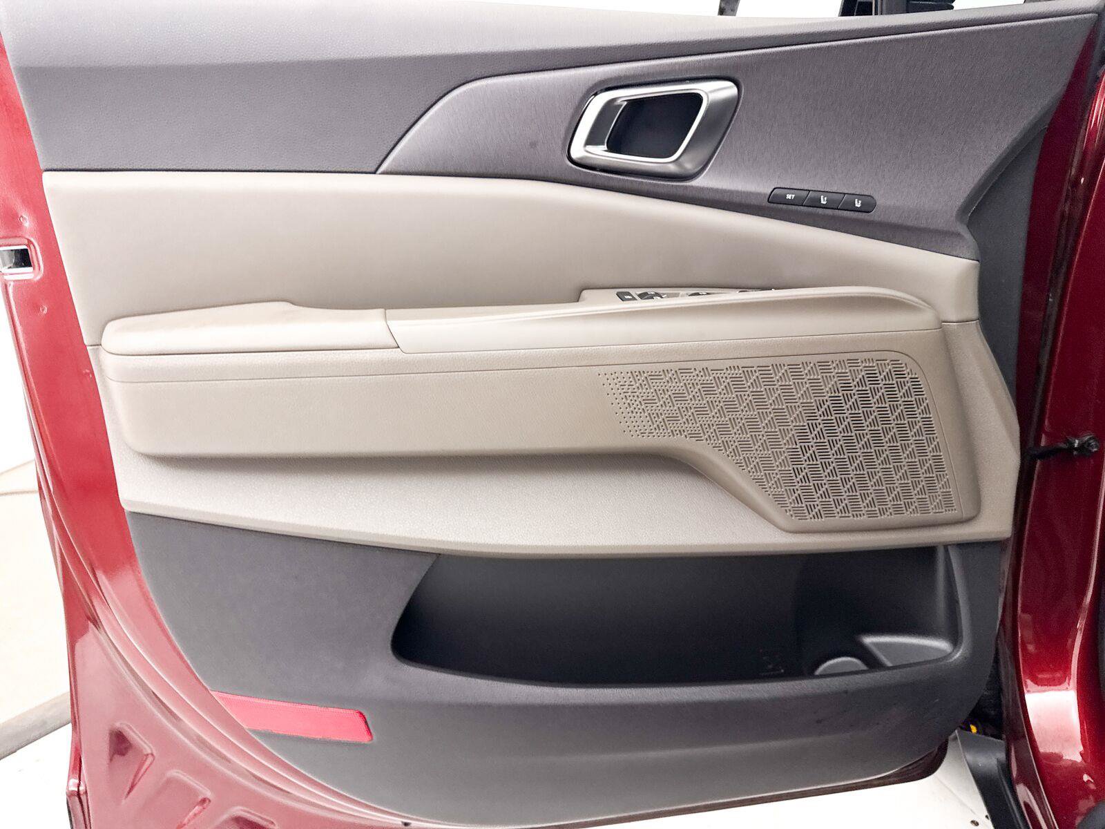 Certified 2026 Kia Carnival EX FWD image 31