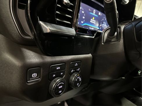 Used 2023 Chevrolet Silverado 1500 LT AWD/4WD image 19