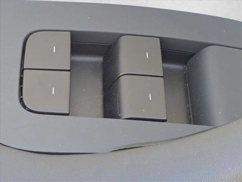 Used 2021 Tesla Model Y Long Range image 17