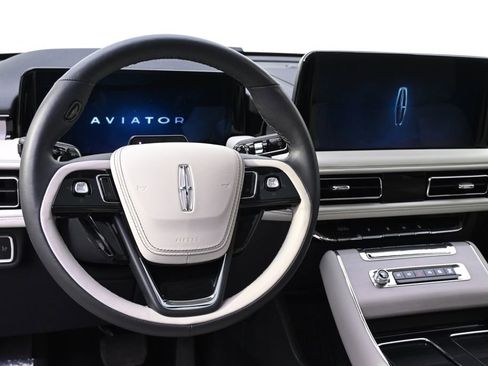 Used 2025 Lincoln Aviator Reserve w/ Equipment Group 201A AWD/4WD image 12