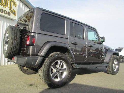 Used 2019 Jeep Wrangler Unlimited Sahara w/ Uconnect 4C Nav & Sound Group AWD/4WD image 6