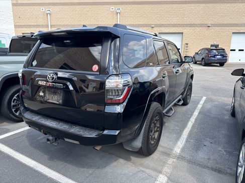 Used 2019 Toyota 4Runner SR5 AWD/4WD image 7