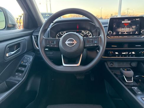 Used 2024 Nissan Rogue SV image 15