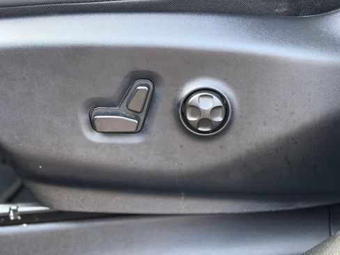 Certified 2025 Chrysler Pacifica Select FWD image 23