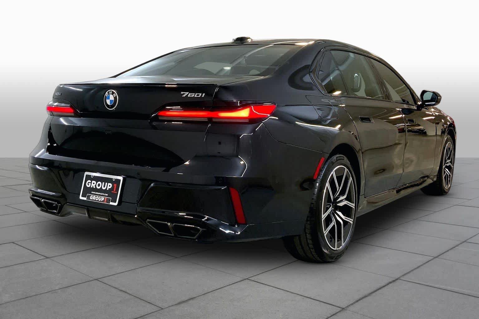 Used 2023 BMW 760i xDrive w/ Luxury Rear Seating Package AWD/4WD image 12
